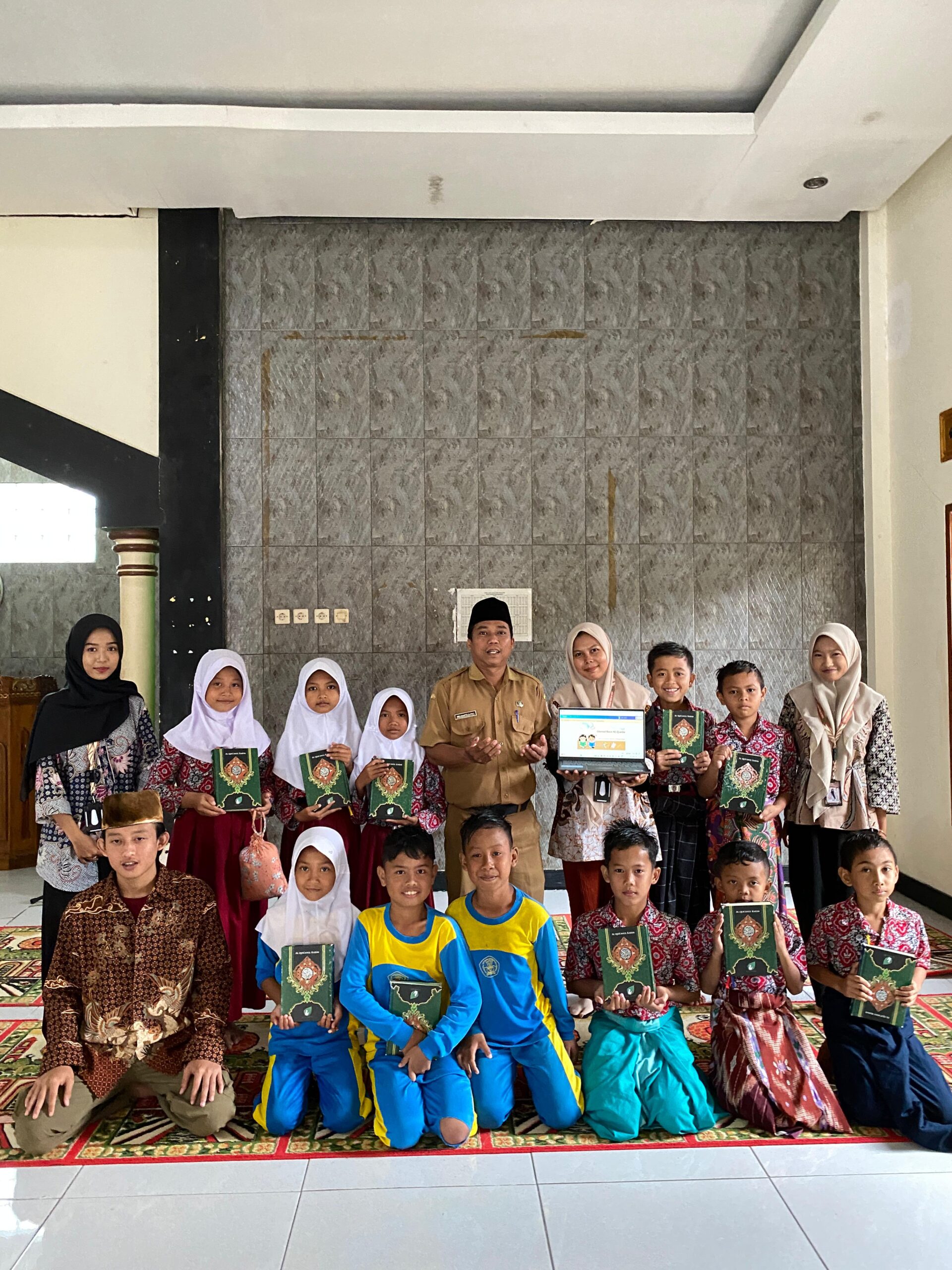 Sosialisasi Literasi Baca Al-Qurán : Membangun Budaya Literasi Al-Qurán di Lingkungan Sekolah dan Masyarakat