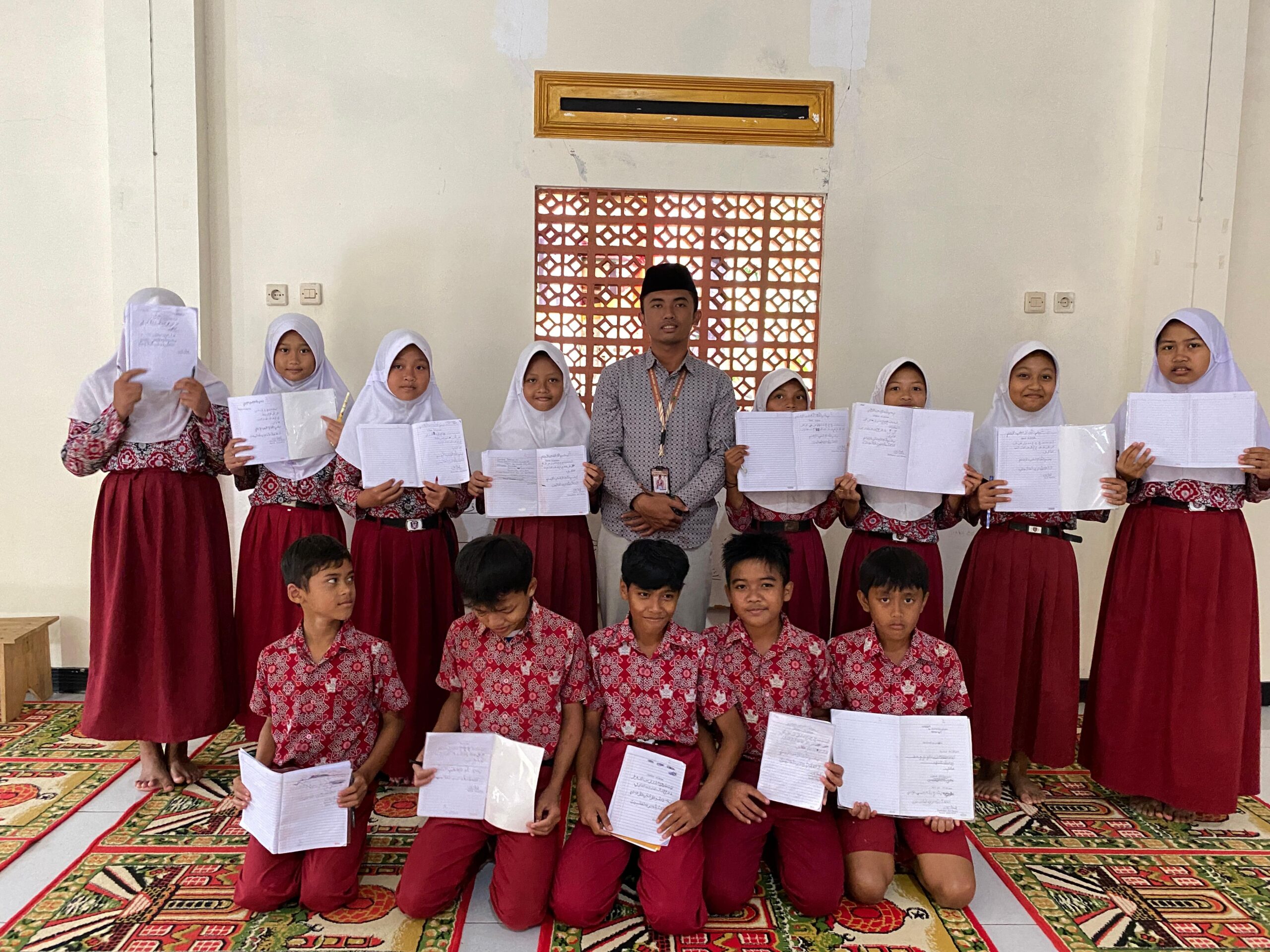 Pelatihan Penulisan Dasar Arab : Pengembangan Ketrampilan Menulis Huruf dan Kalimat Dasar Arab