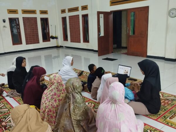 Etika Teman Sebaya : Upaya bentuk Karakter Anak yang Santun dan Peduli