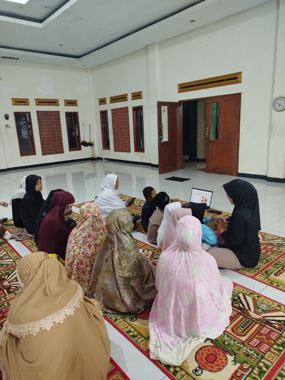 Etika Teman Sebaya : Upaya bentuk Karakter Anak yang Santun dan Peduli Etika Teman Sebaya : Upaya bentuk Karakter Anak yang Santun dan Peduli